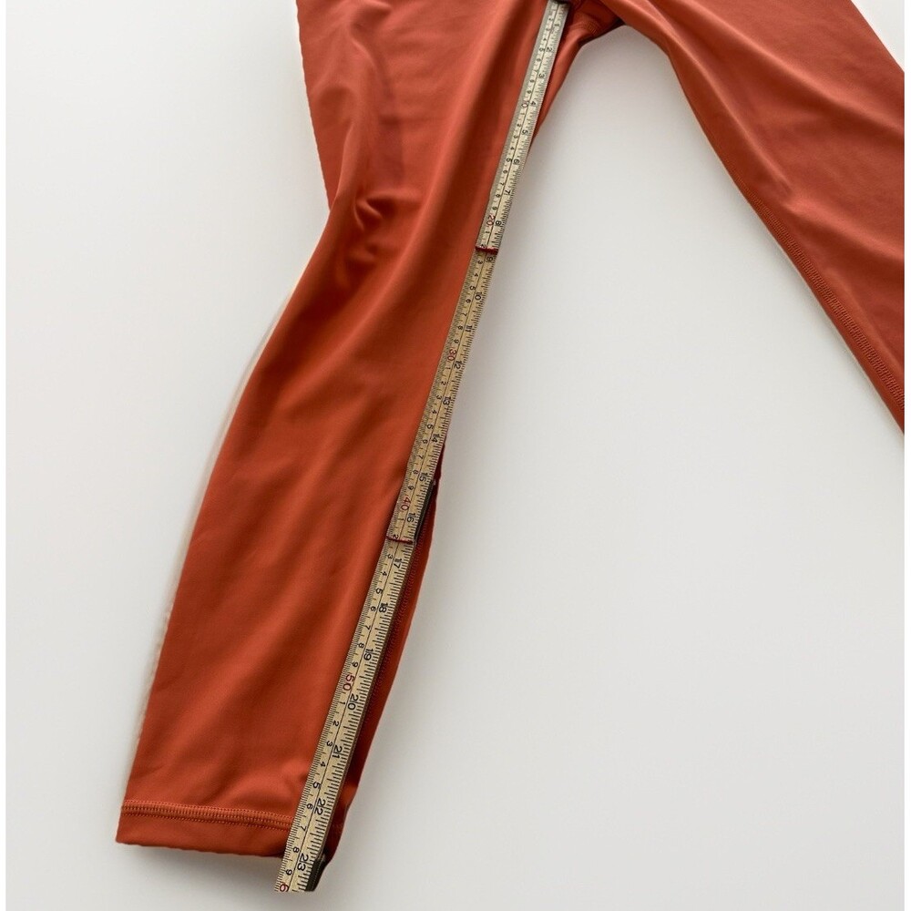 Athleta Orange‎ 3/4 Crop Leggings Medium Sporty Chic Performance Wear Key Pocket - Picture 3 of 11